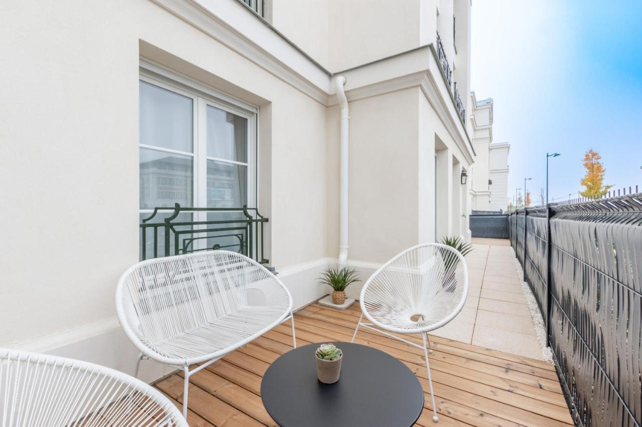 Le Celeste By Plaza Serris Bagian luar foto