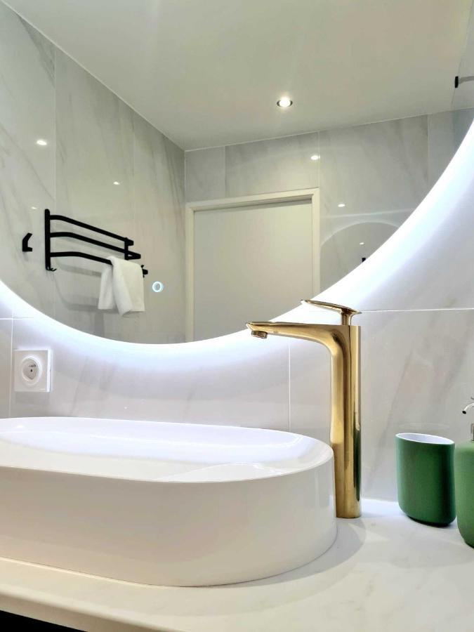Le Celeste By Plaza Serris Bagian luar foto